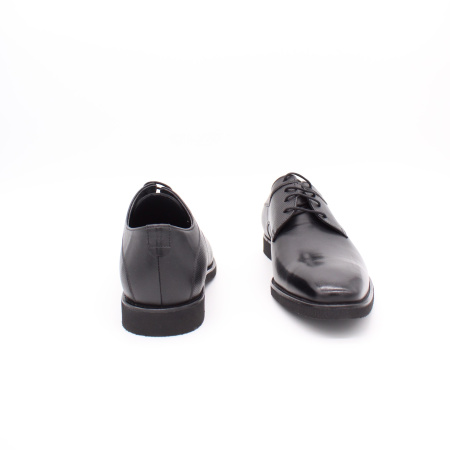 Классические черные туфли CLAYS